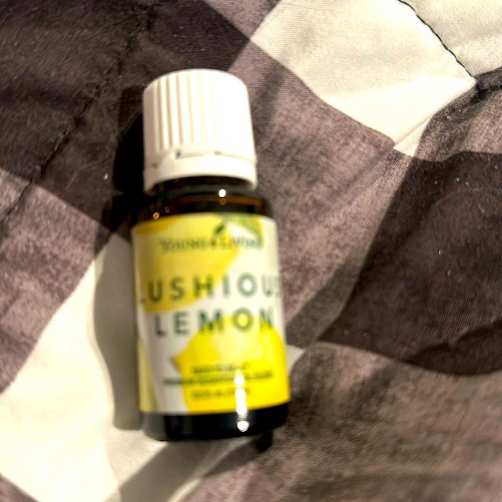 Lushious Lemon essential oil